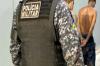 Força Tática prende dupla com arma e drogas em distribuidora