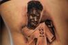 Influenciadora faz tatuagem de Vini Jr. antes da mudança facial e agora está desolada