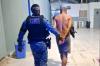 Homem é preso com drogas e revólver na Vila Princesa