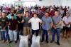 Alex Redano acompanha entrega de condicionadores de solo para 131 produtores rurais em Novo Horizonte d’Oeste