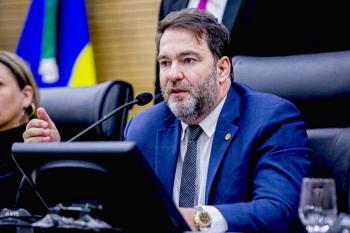 Alex Redano solicita envio de massa asfáltica para Nova Brasilândia do oeste