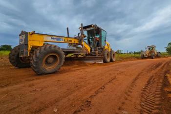 Trecho de 32 km na RO-135 entre a BR-429 e o município de Castanheiras recebe serviços de revestimento primário