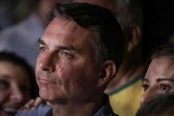Mendonça multa Flávio por impulsionar post negativo contra Lula