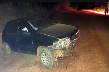 Mulher fica ferida após carro capotar na zona rural de Rolim de Moura