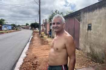 Asfalto chega à rua Ivan Marrocos e transforma realidade de moradores do bairro Castanheira