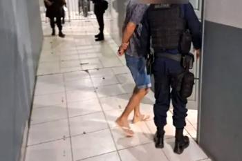 Filho agride pai de 74 anos, enfrenta policiais e acaba preso