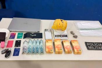 Duas mulheres são presas com 1 kg de haxixe e mais de R$ 8 mil em dinheiro 