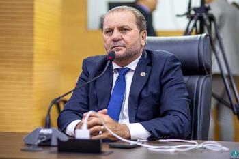 Deputado Cirone Deiró defende tornozeleira eletrônica para agressores de mulheres