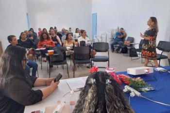 Capacitação prepara equipe para atendimento especializado na Casa Aurora