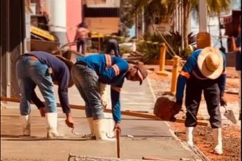 Prefeitura realiza mais uma etapa das obras de revitalização das calçadas e dos estacionamentos