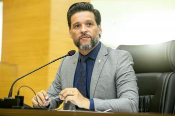 Lei de Delegado Camargo garante assentos preferenciais em bares e restaurantes e amplia inclusão em Rondônia