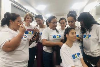 Público feminino tem atendimento de beleza na 13ª Rondônia Rural Show Internacional, que termina neste sábado, 30