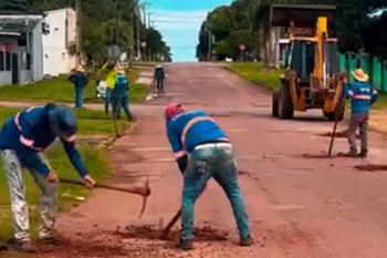 Equipe da Secretaria Municipal de Obras e Desenvolvimento Urbano realiza Operação Tapa-Buracos