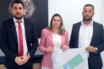  Deputado Jean Mendonça garante campo sintético para bairros em de Pimenta Bueno