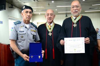 Liderança do TRT-14 tem atuação reconhecida com maior honraria do Estado