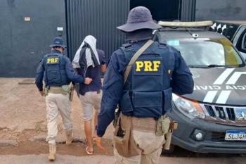 PRF prende homem com maconha e cocaína em táxi na BR-364