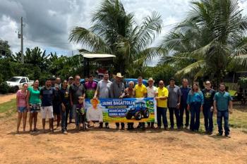Deputado Luizinho Goebel entrega trator e implementos à Associação Serra Azul em Nova Brasilândia 