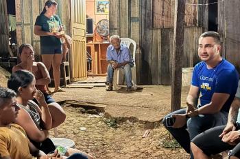 Célio Lopes conversa com moradores do Beco Nonoai e conhece de perto os desafios enfrentados pelas famílias da localidade
