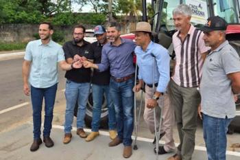 Prefeitura de Ji-Paraná recebe dois tratores modernos para fortalecer a agricultura familiar
