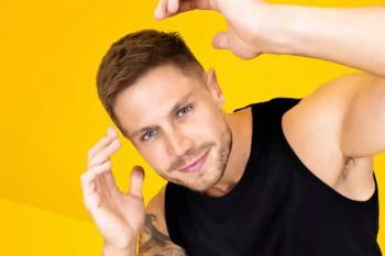 Jonas Sulzbach cumpre promessa e toma banho pelado no BBB 26