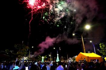 Com menos barulho, queima de fogos segue normas rígidas