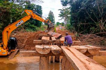 Prefeitura de Ji-Paraná conclui reconstrução estratégica da ponte sobre o Rio Forquilha na L-205