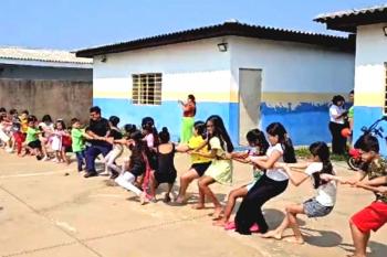 Arte, cultura e brincadeiras transformam manhã em festa para crianças na capital