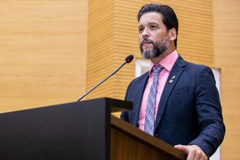 Delegado Camargo cobra implantação do Programa Escola Segura e Cidadã em escola de Alta Floresta