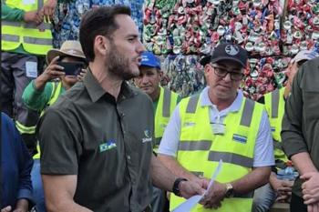 Prefeito Affonso Cândido autoriza contratação de cooperativa de catadores de materiais recicláveis