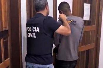 Suspeito é preso dentro banheiro de supermercado após furto