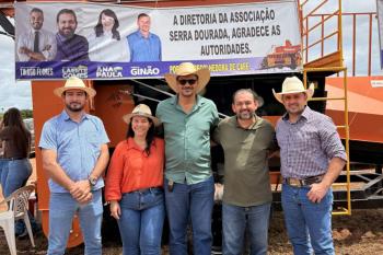 Laerte Gomes entrega recolhedora de café para associação rural em Nova Brasilândia do Oeste