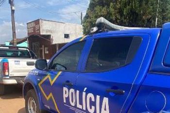 Denúncia termina com apreensão de mais de 5 kg de drogas e arma