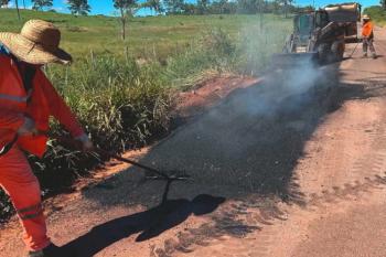 Rodovia-010 recebe 46 km de manutenção asfáltica entre Pimenta Bueno e distrito de Nova Estrela