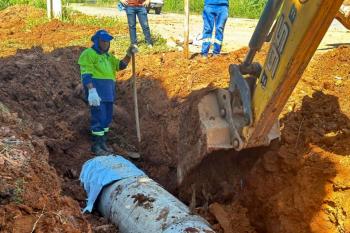 Prefeitura de Jaru constrói rede de drenagem pluvial com manilhamento no setor 3
