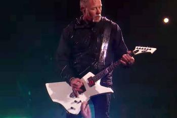 Metallica divulga clipe de “Master Of Puppets” em show épico sob tempestade