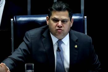 Alcolumbre fatia votação do PL da Dosimetria; governo denuncia manobra