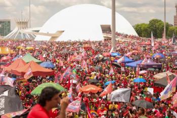 Ato em apoio à democracia e a Lula reúne milhares no Rio e Brasília
