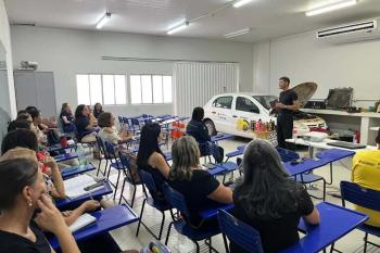 Curso de mecânica básica capacita mulheres para lidar com situações no trânsito