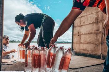 Missão humanitária da Defesa Civil leva água a comunidades isoladas