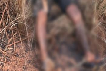 Homem é encontrado morto com marcas de tiros e corpo carbonizado 