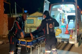 Mulher é brutalmente agredida e deixada ensanguentada na zona leste