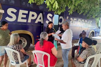 Moradores de Cacaulândia recebem certidões de regularização fundiária nesta sexta-feira (15)