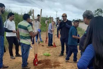 Ação conjunta promove plantio de mudas no antigo lixão em Ji-Paraná