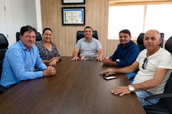 Gabinete do deputado Laerte Gomes recebe representantes do município de Urupá para reunião institucional