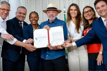 Lula sanciona lei de incentivo ao desenvolvimento do futebol feminino