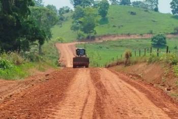 Prefeiutra segue avançando com trabalho de munatenção das estradas na zona Rural