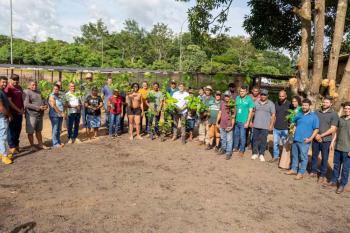 Agricultura em foco: Prefeitura entrega 12 mil mudas de cacau para mais de 30 produtores rurais