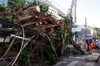 Mais de 200 mil continuam sem energia no Rio após vendaval