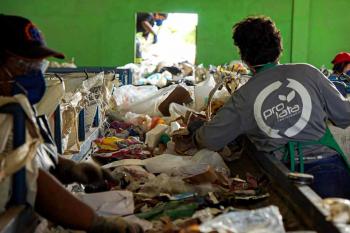 Prefeitura reforça coleta seletiva com recolhimento de eletrônicos e recicláveis em frente às residências