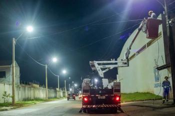 Prefeitura atende 264 pontos de iluminação em bairros da zona Leste durante o fim de semana